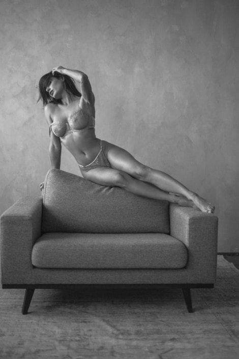 Agenzia Modelle Brescia • NICOLE V • Fotomodella Legs / Hand, Fotomodella Over 30, Fotomodella Over 20, INK, PIEDE/SHOES 37