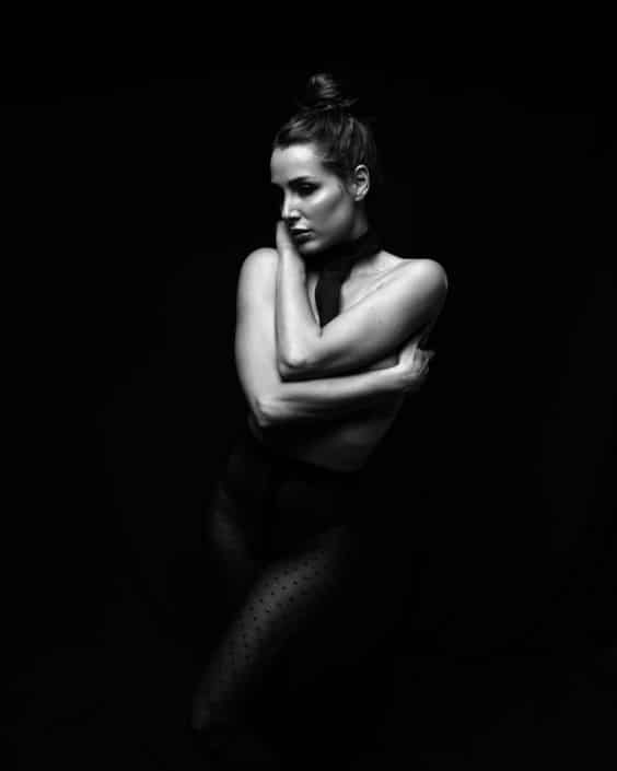 Agenzia Modelle Brescia • NICOLE V • Fotomodella Legs / Hand, Fotomodella Over 30, Fotomodella Over 20, INK, PIEDE/SHOES 37