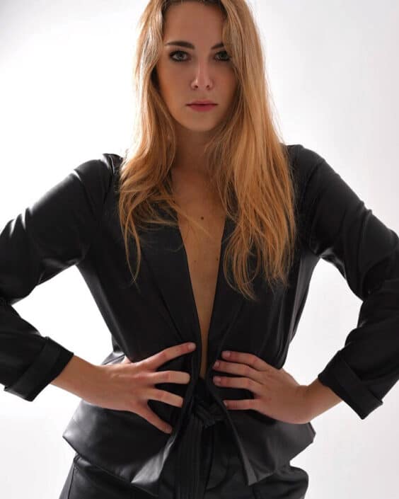 Agenzia Modelle Brescia • OLIVIA G • WOMEN, Fotomodella Legs / Hand, Fotomodella Over 20, PIEDE/SHOES 37