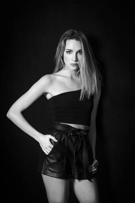 Agenzia Modelle Brescia • OLIVIA G • WOMEN, Fotomodella Legs / Hand, Fotomodella Over 20, PIEDE/SHOES 37
