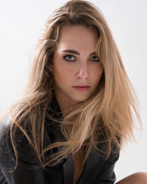 Agenzia Modelle Brescia • OLIVIA G • WOMEN, Fotomodella Legs / Hand, Fotomodella Over 20, PIEDE/SHOES 37