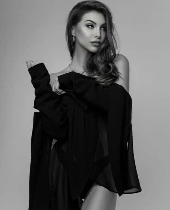 Agenzia Modelle Brescia • POLINA F • Fotomodella Influencer, WOMEN, Fotomodella Over 20