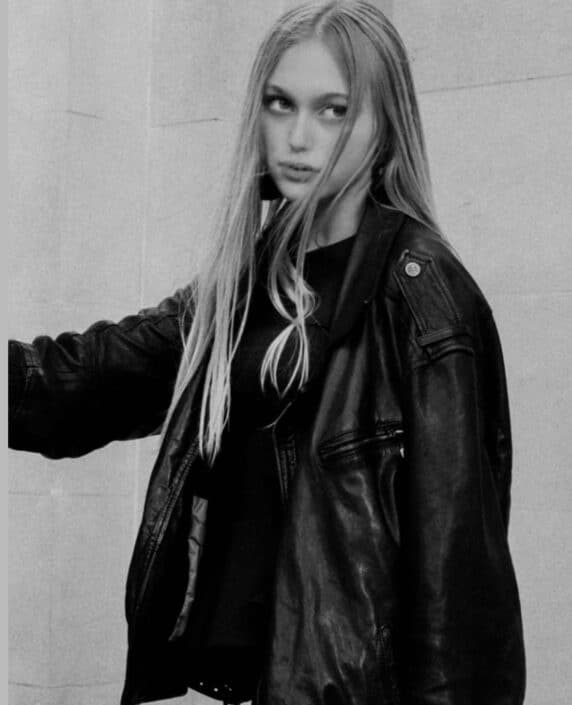 Agenzia Modelle Brescia • RHEANNA C • NEW FACES, Fotomodella Over 20, Fotomodello Under 18, Fotomodella