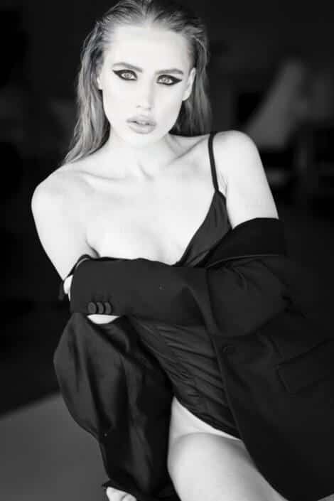 Agenzia Modelle Brescia • ROBERTA MA • Fotomodella Influencer, WOMEN, PIEDE/SHOES 37