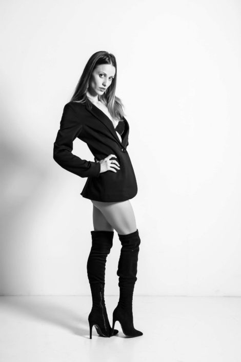 Agenzia Modelle Brescia • ROMINA F • DEVELOPMENT, Fotomodella Legs / Hand, Fotomodella Over 30, Fotomodella Over 20