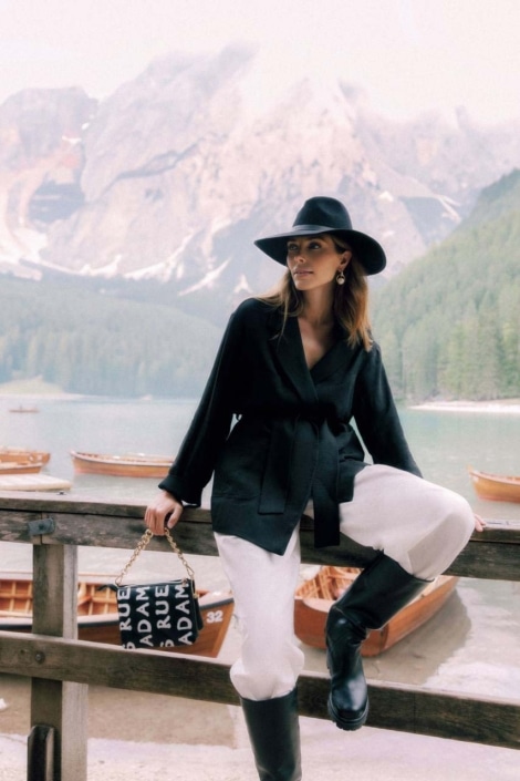 Agenzia Modelle Brescia &bull; SABRINA Z &bull; Fotomodella Influencer, WOMEN, Fotomodella Legs / Hand, Fotomodella Over 30