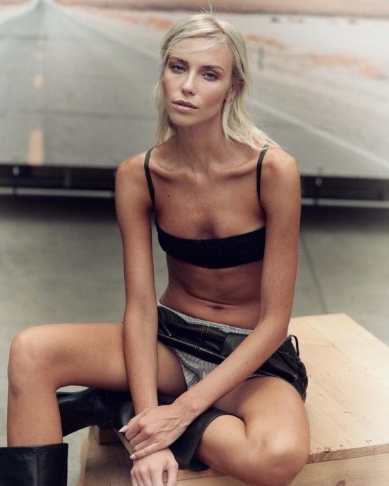 Agenzia Modelle Brescia • SARA BAR • WOMEN, Fotomodella Legs / Hand, Fotomodella Over 30, Fotomodella Over 20