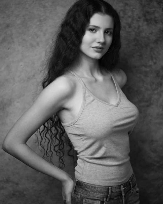 Agenzia Modelle Brescia &bull; SARA BI &bull; Fotomodella Influencer, WOMEN, PIEDE/SHOES 37