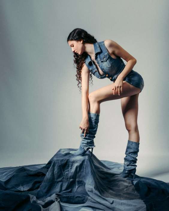 Agenzia Modelle Brescia &bull; SARA BI &bull; Fotomodella Influencer, WOMEN, PIEDE/SHOES 37