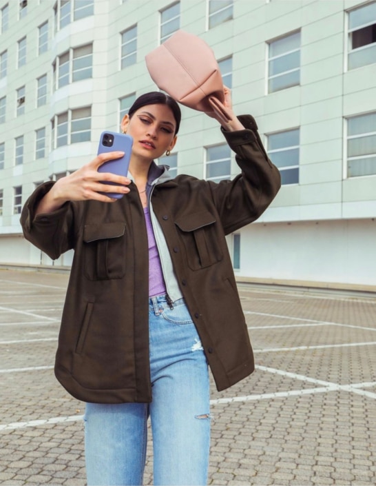 Agenzia Modelle Brescia &bull; THAISA R &bull; Fotomodella Influencer, WOMEN, Fotomodella Legs / Hand, Fotomodella Over 30