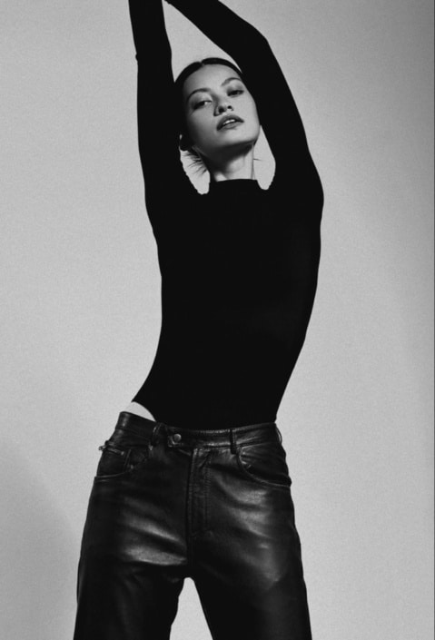 Agenzia Modelle Brescia &bull; THAISA R &bull; Fotomodella Influencer, WOMEN, Fotomodella Legs / Hand, Fotomodella Over 30