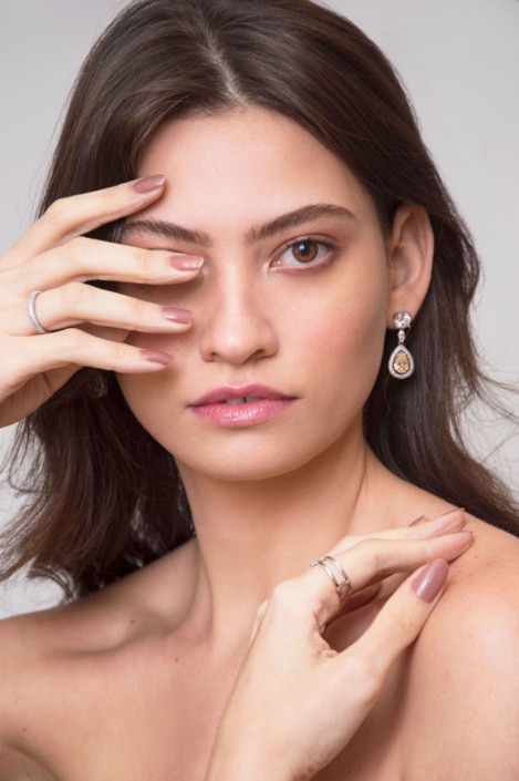 Agenzia Modelle Brescia &bull; THAISA R &bull; Fotomodella Influencer, WOMEN, Fotomodella Legs / Hand, Fotomodella Over 30