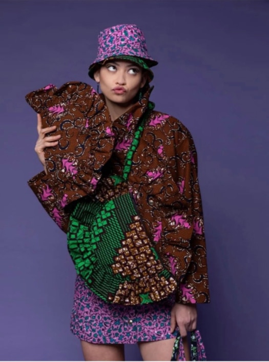 Agenzia Modelle Brescia &bull; THAISA R &bull; Fotomodella Influencer, WOMEN, Fotomodella Legs / Hand, Fotomodella Over 30