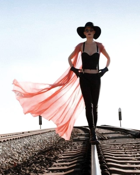 Agenzia Modelle Brescia • THAISA R • Fotomodella Influencer, WOMEN, Fotomodella Legs / Hand, Fotomodella Over 30