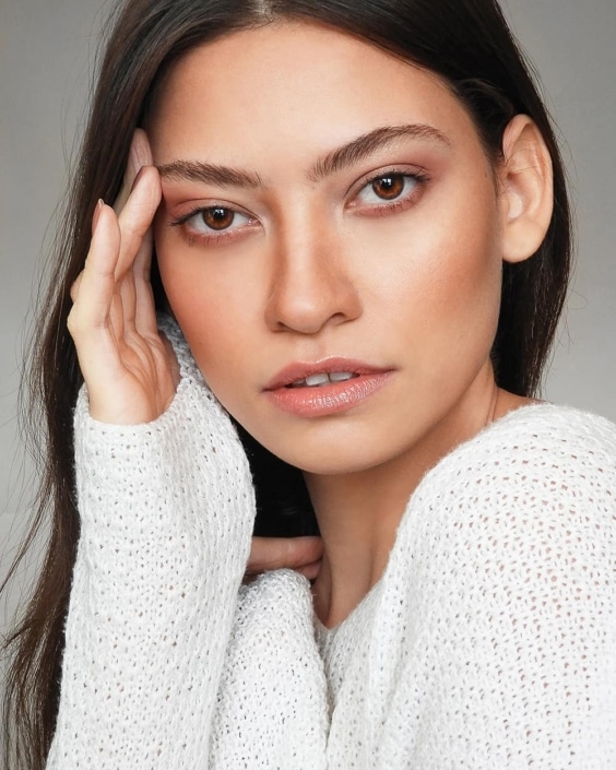 Agenzia Modelle Brescia • THAISA R • Fotomodella Influencer, WOMEN, Fotomodella Legs / Hand, Fotomodella Over 30