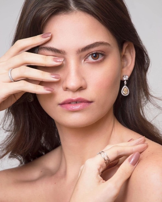 Agenzia Modelle Brescia • THAISA R • Fotomodella Influencer, WOMEN, Fotomodella Legs / Hand, Fotomodella Over 30