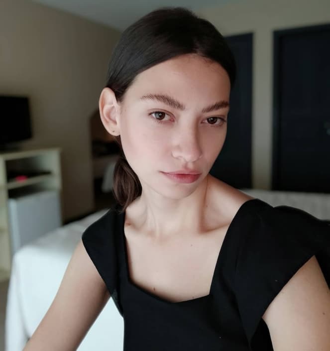 Agenzia Modelle Brescia • THAISA R • Fotomodella Influencer, WOMEN, Fotomodella Legs / Hand, Fotomodella Over 30