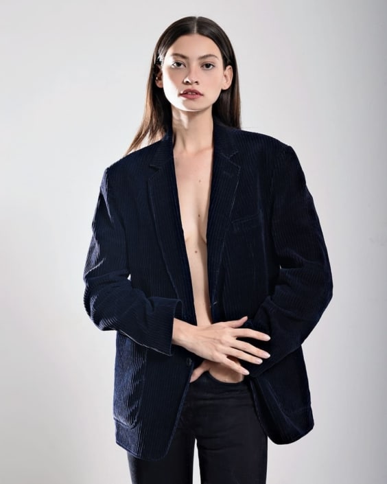 Agenzia Modelle Brescia • THAISA R • Fotomodella Influencer, WOMEN, Fotomodella Legs / Hand, Fotomodella Over 30