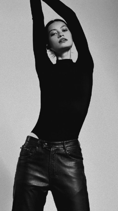 Agenzia Modelle Brescia • THAISA R • Fotomodella Influencer, WOMEN, Fotomodella Legs / Hand, Fotomodella Over 30