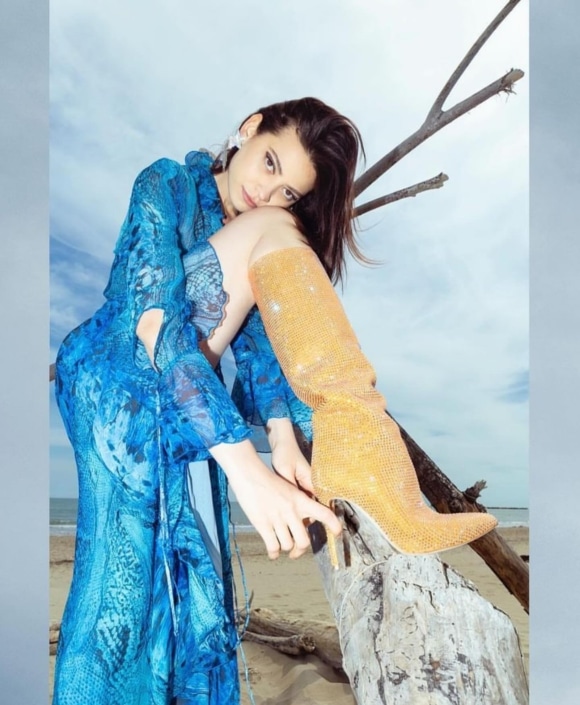 Agenzia Modelle Brescia • THAISA R • Fotomodella Influencer, WOMEN, Fotomodella Legs / Hand, Fotomodella Over 30