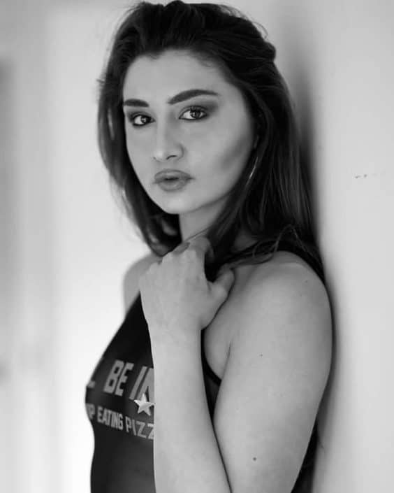 Agenzia Modelle Brescia • Valentina M • Fotomodella Influencer, Fotomodella Over 20, FIT
