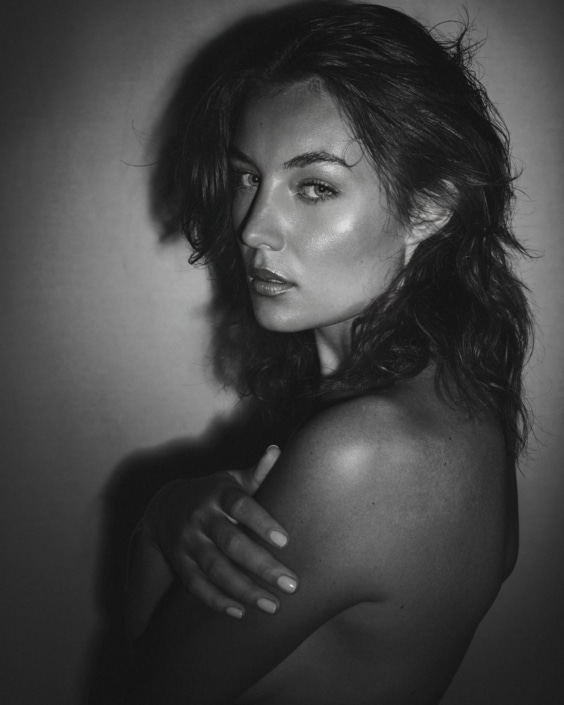 Agenzia Modelle Brescia &bull; ALESSIA AC &bull; Fotomodella Influencer, WOMEN, Fotomodella Legs / Hand, Fotomodella Di Colore, Fotomodella Over 30