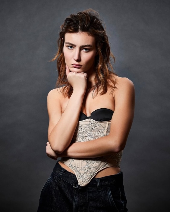 Agenzia Modelle Brescia &bull; ALESSIA AC &bull; Fotomodella Influencer, WOMEN, Fotomodella Legs / Hand, Fotomodella Di Colore, Fotomodella Over 30