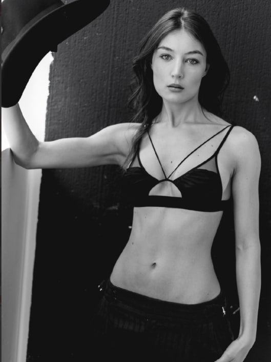 Agenzia Modelle Brescia &bull; ALESSIA AC &bull; Fotomodella Influencer, WOMEN, Fotomodella Legs / Hand, Fotomodella Di Colore, Fotomodella Over 30