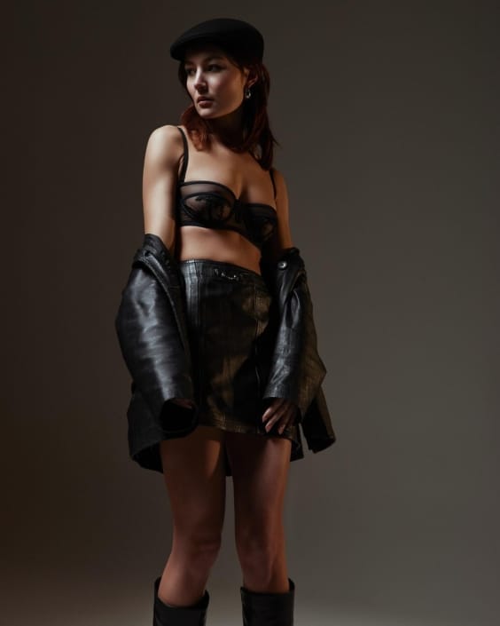 Agenzia Modelle Brescia &bull; ALESSIA AC &bull; Fotomodella Influencer, WOMEN, Fotomodella Legs / Hand, Fotomodella Di Colore, Fotomodella Over 30