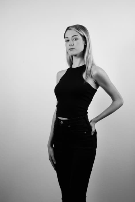 Agenzia Modelle Brescia • ENRICA R • WOMEN, Fotomodella Legs / Hand, Fotomodella Over 20